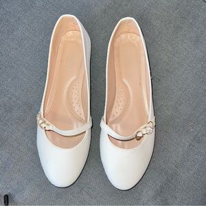Forever 21 White Ballet Flats Size 10 with Elegant Design